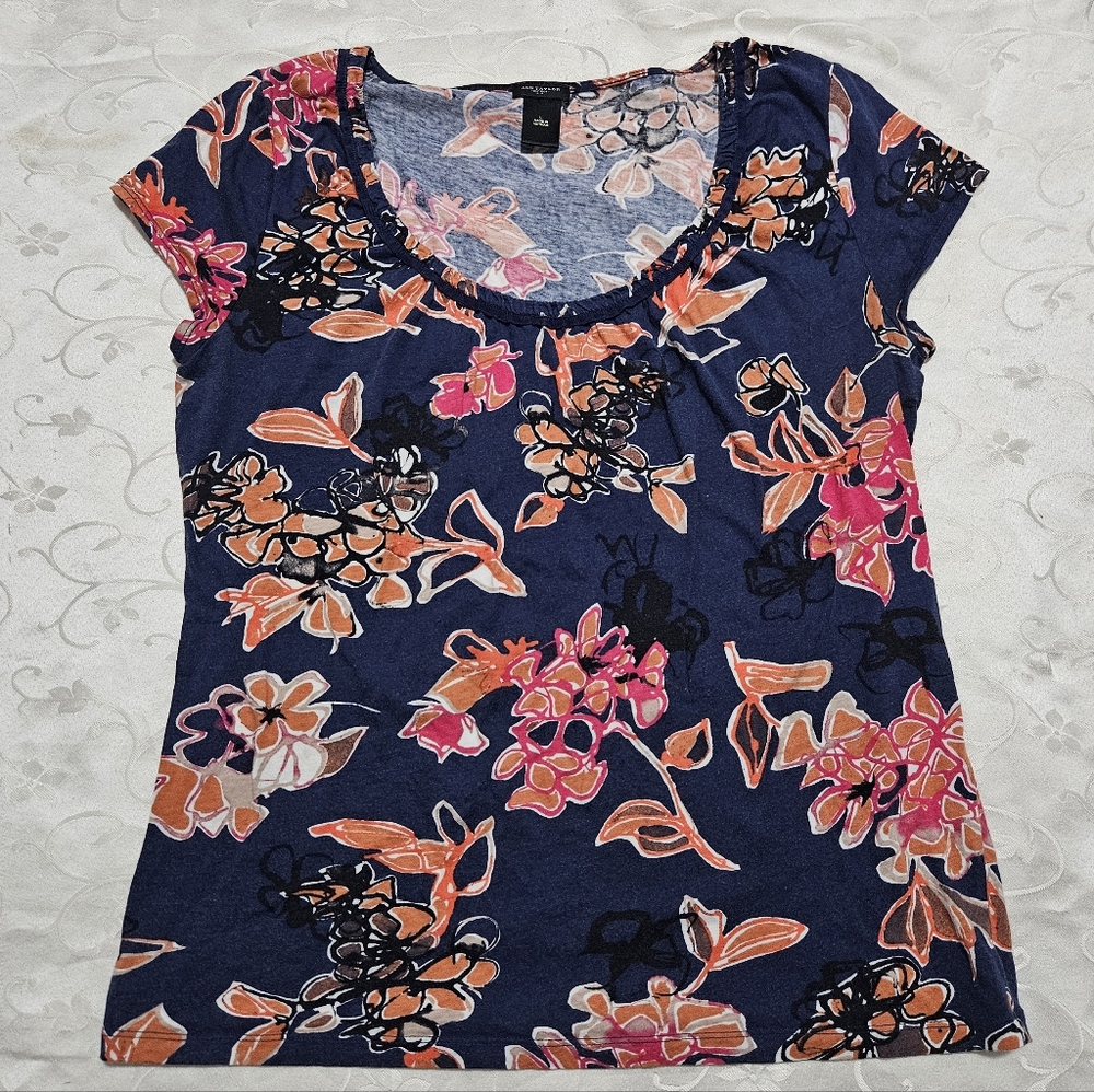 4/$20 Ann Taylor Navy Floral Scoop Neck Short Sleeve Top